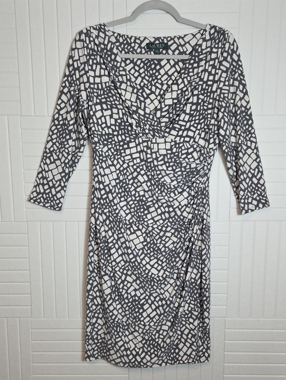 Lauren Ralph Lauren Gray And White Ruched Waist 3/4 Sleeve Dress Size Size 10P